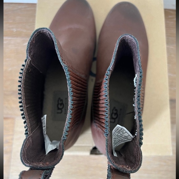 UGG Australia Leather Chelsea Boots size 6 - Picture 6 of 12